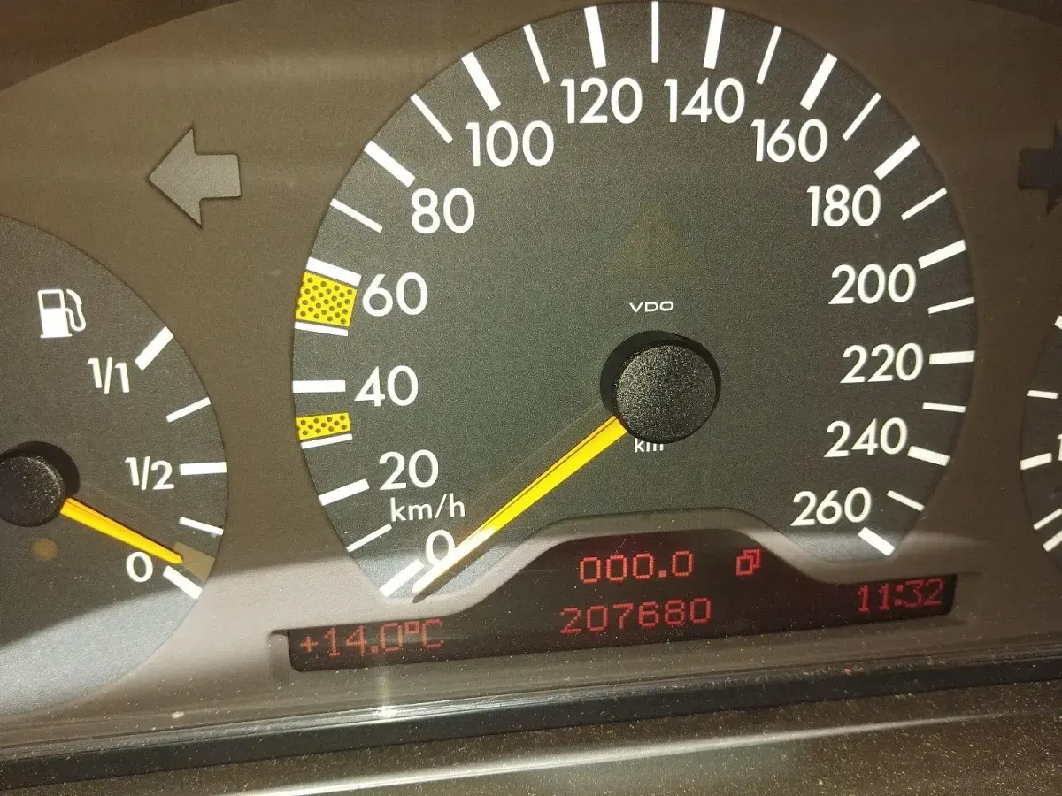 Gebraucht Mercedes CLK320 AMG 218 PS (160 kW) 1999 Weiß Coupé