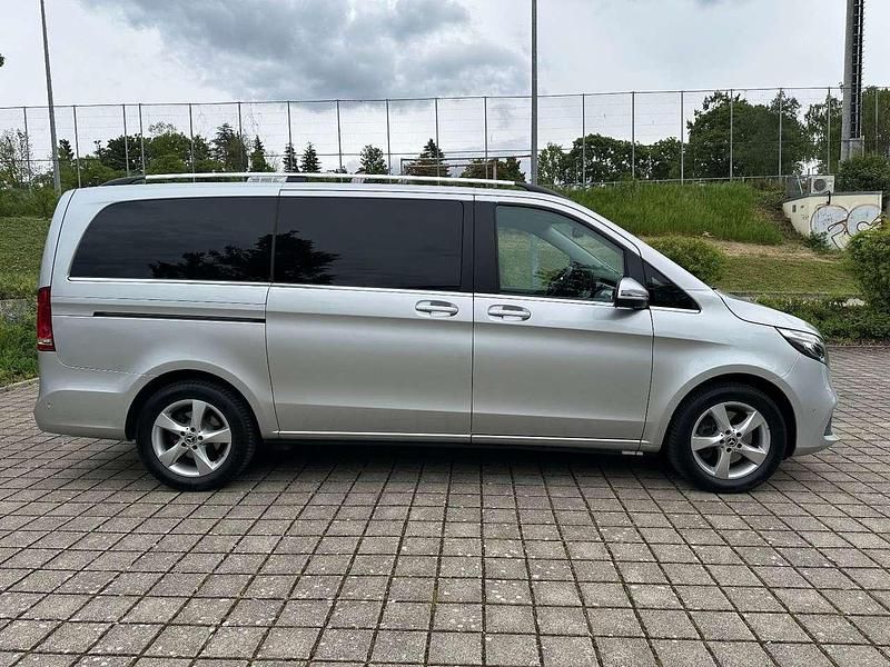 Gebraucht Mercedes V300 Avantgarde Edition 237 PS (174 kW) 2021 Brillantsilber metallic Van / Kleinbus