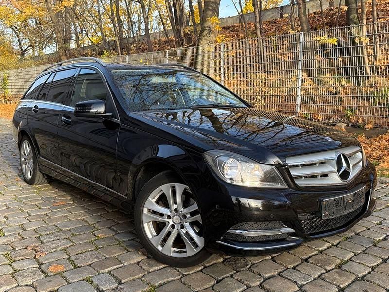 Schwarz Gebraucht 2013 Mercedes C200 Kombi | 8.960 € (Fairer Preis) - Bild 1/4