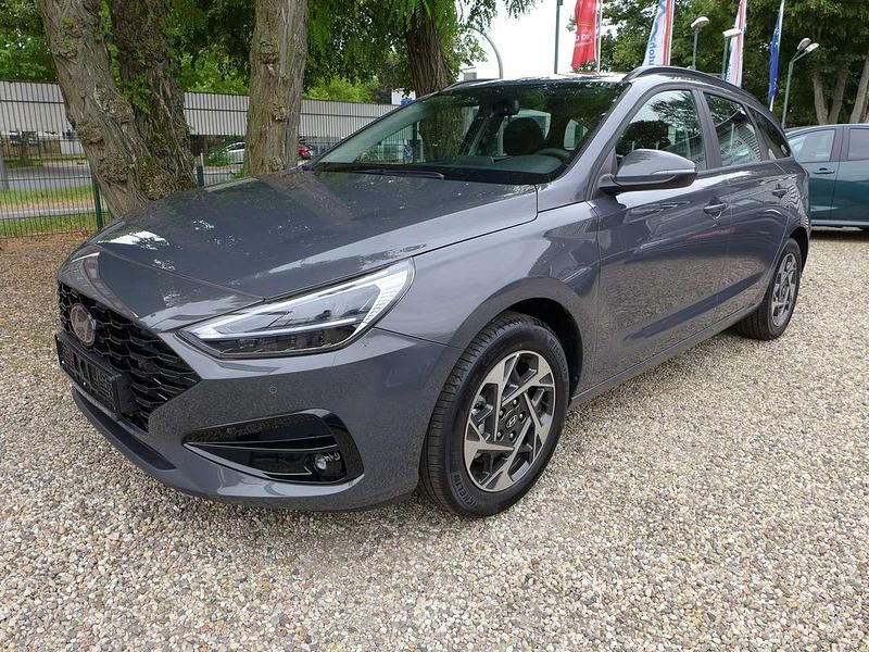 Neu Hyundai i30 Advantage 101 PS (74 kW) 2025 Ecoztronic grey Kombi