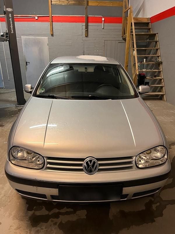 Silber Gebraucht 2002 VW Golf IV Kleinwagen | 1.000 € (Guter Preis) - Bild 1/4
