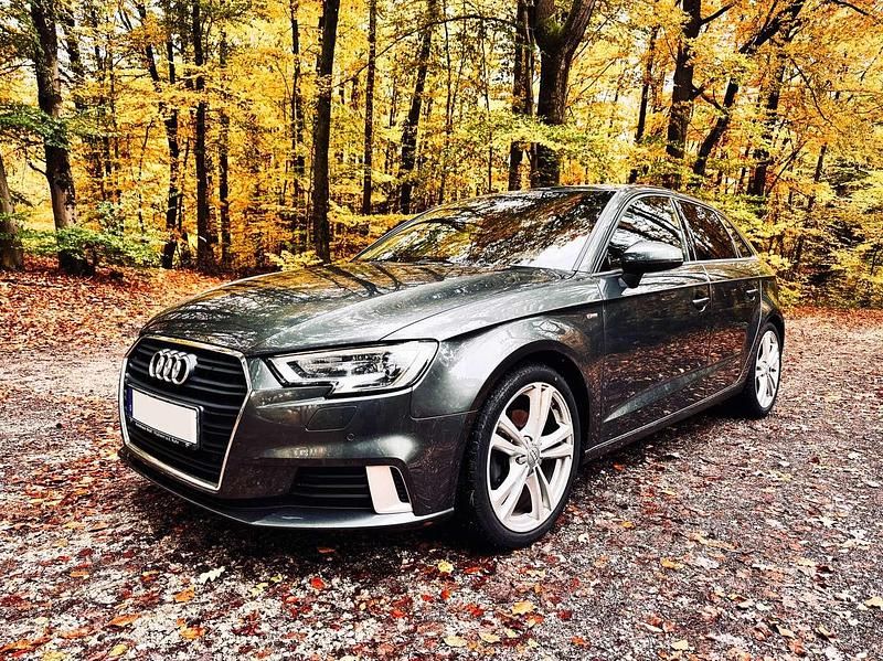 Grau Gebraucht 2018 Audi A3 S-Line Kombi | 17.300 € (Fairer Preis) - Bild 1/4