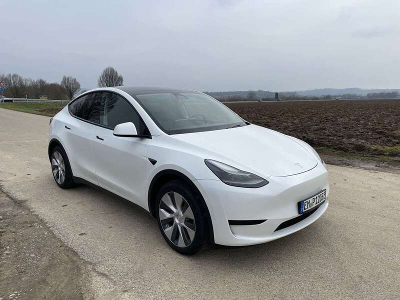 Gebraucht 2024 Tesla Model Y Long Range SUV | 39.500 € (Etwas zu teuer) - Bild 1/4