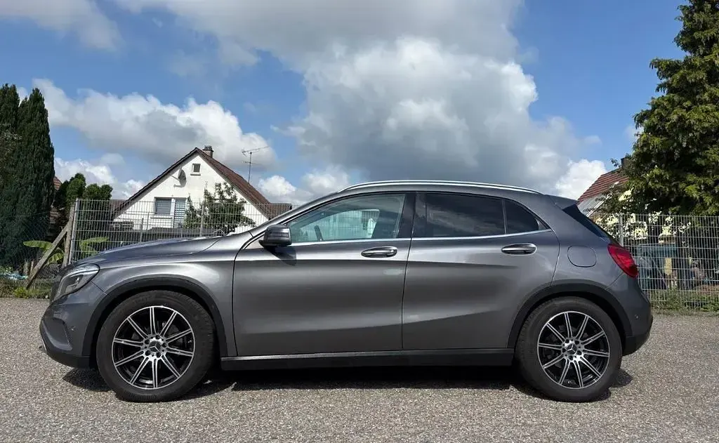 Gebraucht Mercedes GLA220 170 PS (125 kW) 2015 Grau SUV