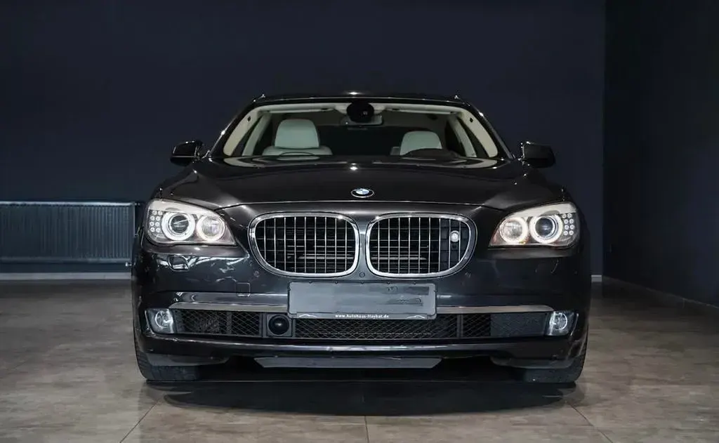 Gebraucht BMW 750 408 PS (300 kW) 2010 Grau Limousine
