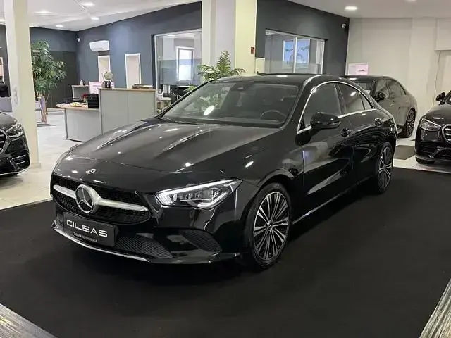 Gebraucht Mercedes CLA180 136 PS (100 kW) 2022 Kosmosschwarz  metalliclack Limousine