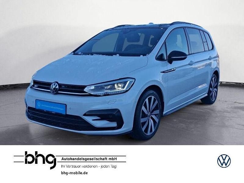 Gebraucht VW Touran Highline 150 PS (110 kW) 2024 Oryxweiß perlmutteffekt Van / Kleinbus
