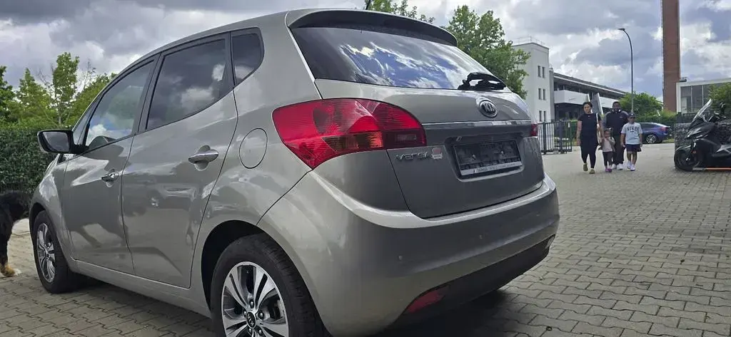 Gebraucht Kia Venga DREAM-TEAM Edition 125 PS (91 kW) 2017 Silber Kleinwagen