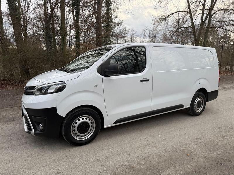 Gebraucht Toyota Proace 144 PS (105 kW) 2024 Weiß Van / Kleinbus