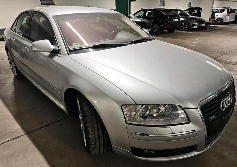 Second-hand Audi A8 450 CP (330 kW) 2005 Argintiu Berlinǎ