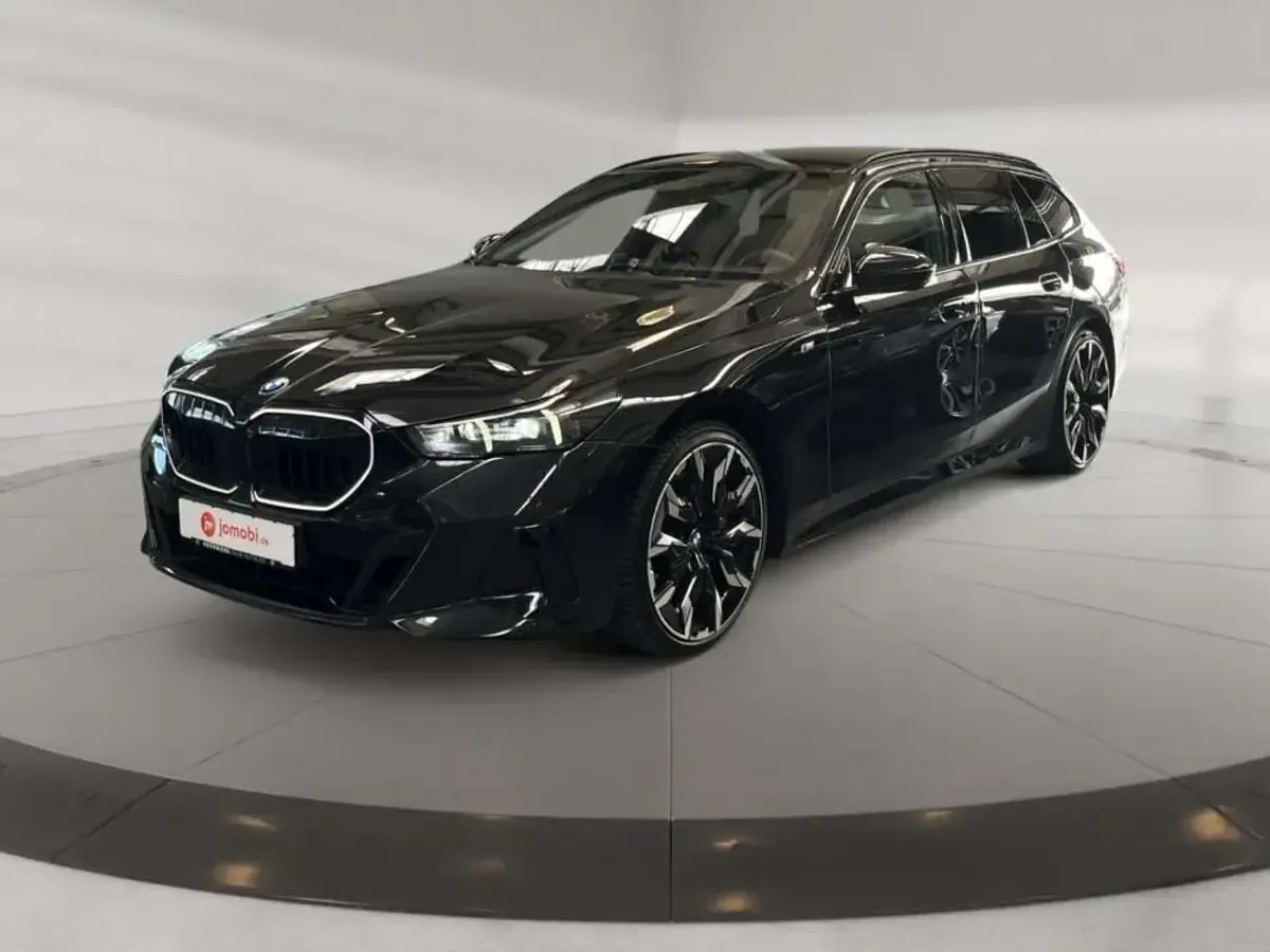 Gebraucht BMW 540 M Sport 286 PS (210 kW) 2025 Black sapphire metallic Kombi