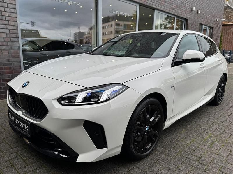Weiß Gebraucht 2024 BMW 120 M Sport Kleinwagen | 32.990 € (Guter Preis) - Bild 1/4