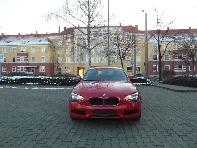 Rot Gebraucht 2015 BMW 114 Sport Line Kleinwagen | 9.999 € (Guter Preis) - Bild 1/4
