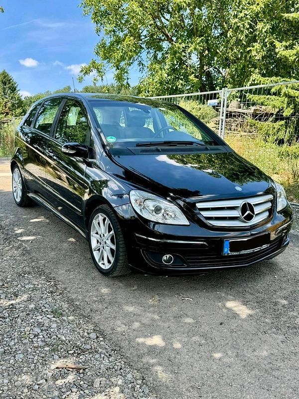 Schwarz Gebraucht 2010 Mercedes B200 Van / Kleinbus | 4.999 € (Guter Preis) - Bild 1/4