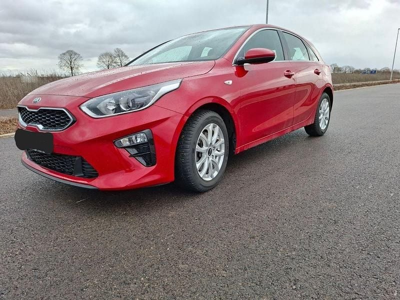 Gebraucht Kia Ceed Vision 140 PS (102 kW) 2020 Rot Kleinwagen