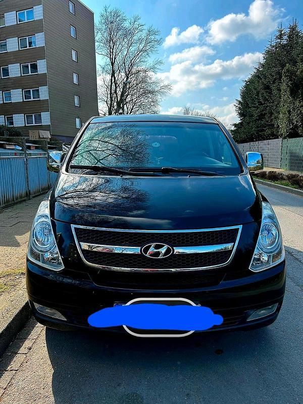 Schwarz Gebraucht 2011 Hyundai H-1 Van / Kleinbus | 8.900 € (Teuer) - Bild 1/4