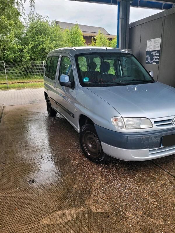 Silber Gebraucht 2001 Citroën Berlingo Van / Kleinbus | 1.950 € (Etwas zu teuer) - Bild 1/4