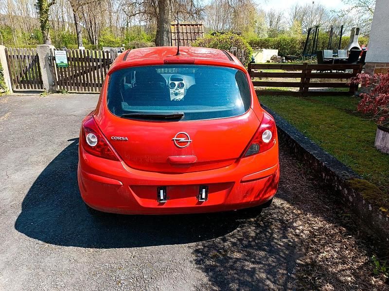 Second-hand Opel Corsa 60 CP (44 kW) 2007 Roșu Hatchback