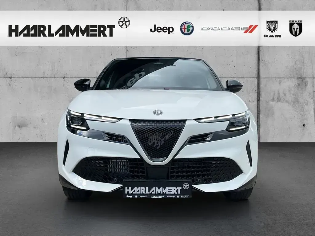 Neu Alfa Romeo Junior Edizione Speciale 145 PS (106 kW) 2026 Weiß SUV