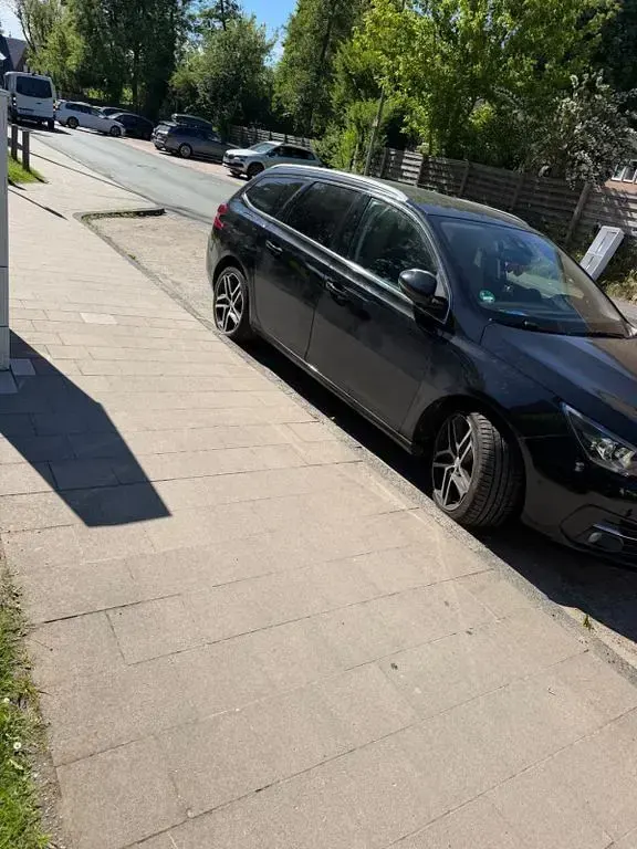 Gebraucht Peugeot 308 Active 120 PS (88 kW) 2017 Schwarz Kombi