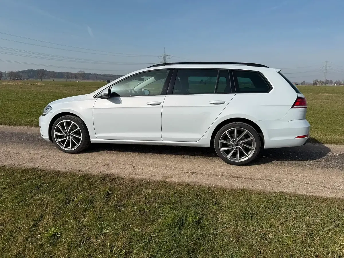 Second-hand VW Golf VII 116 CP (85 kW) 2017 Andere farben Break
