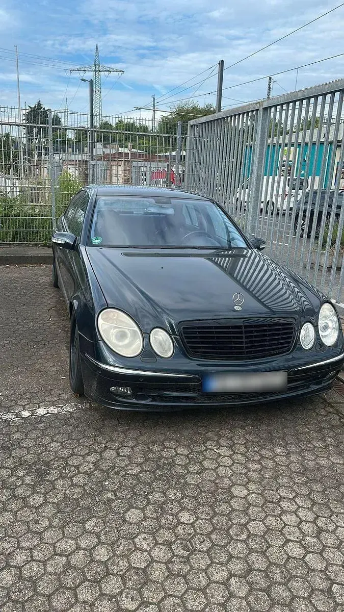 Gebraucht Mercedes E500 Avantgarde 306 PS (225 kW) 2002 Blau Limousine