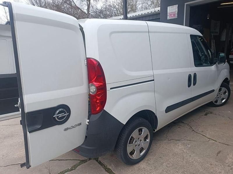 Gebraucht Opel Combo Edition 90 PS (66 kW) 2014 Weiß Van / Kleinbus