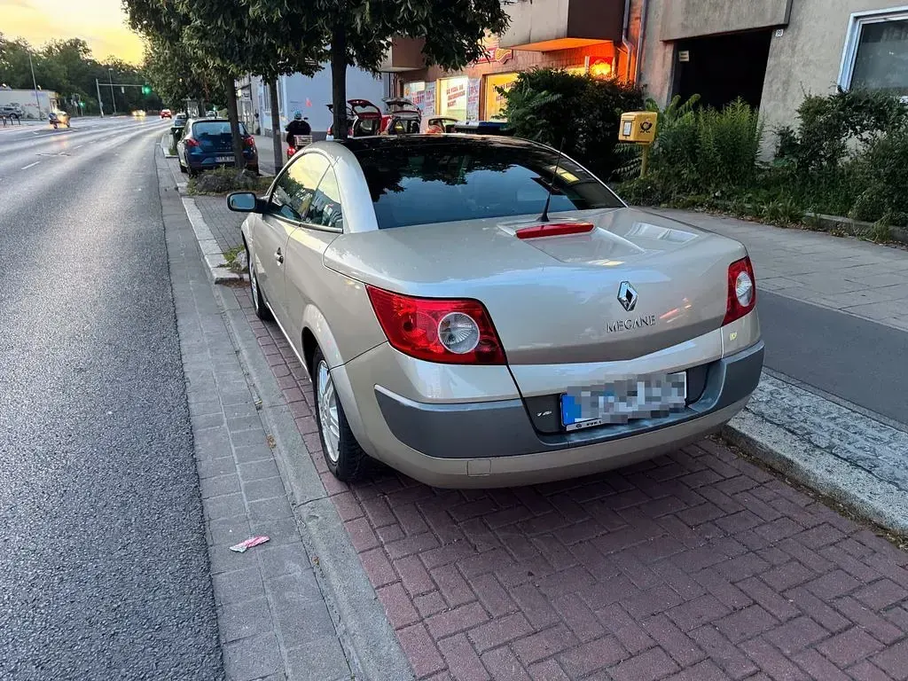 Gebraucht Renault Mégane Cabriolet Dynamique 113 PS (83 kW) 2006 Gold Cabrio