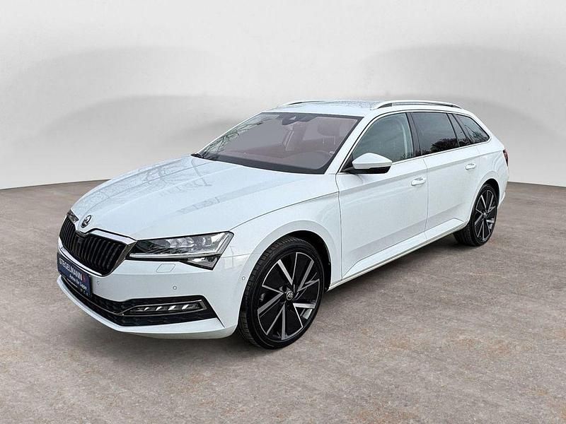Gebraucht Skoda Superb Style 150 PS (110 kW) 2023 Moonweiss metallic Kombi