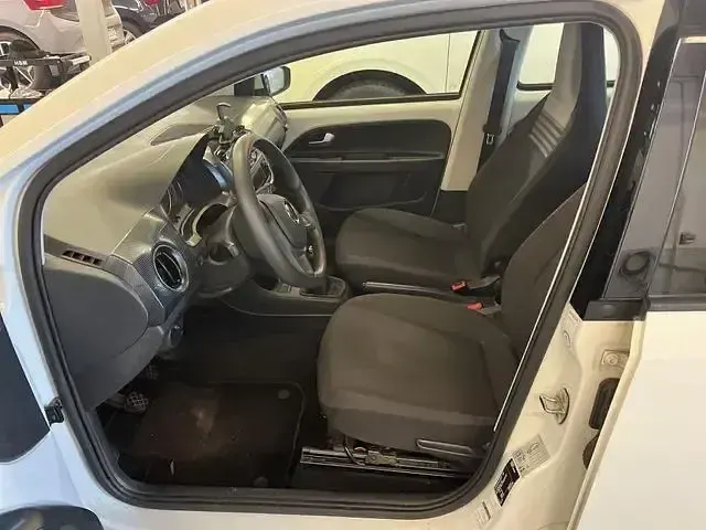 Second-hand VW up! Basis 65 CP (47 kW) 2023 Alb Hatchback