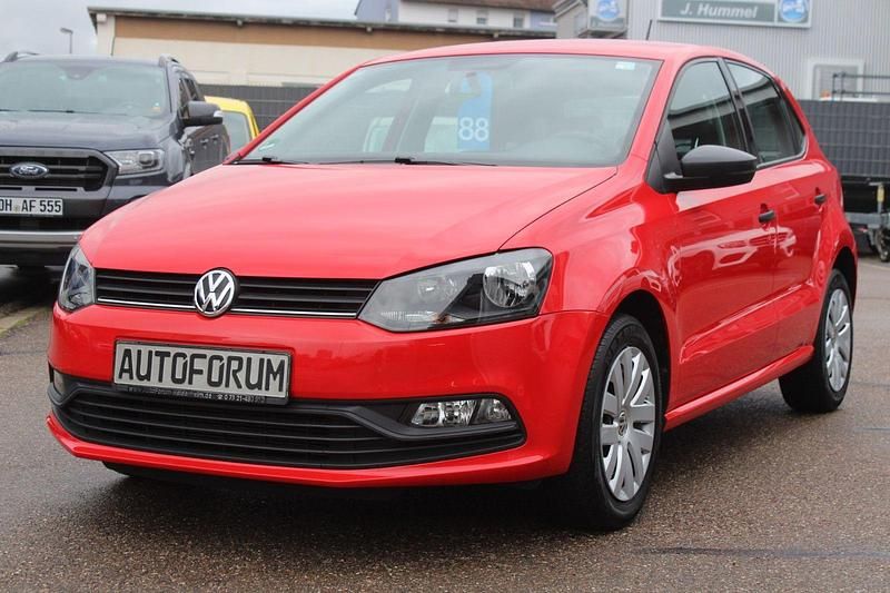 Rot Gebraucht 2016 VW Polo Trendline Kleinwagen | 5.689 € (Superpreis) - Bild 1/4