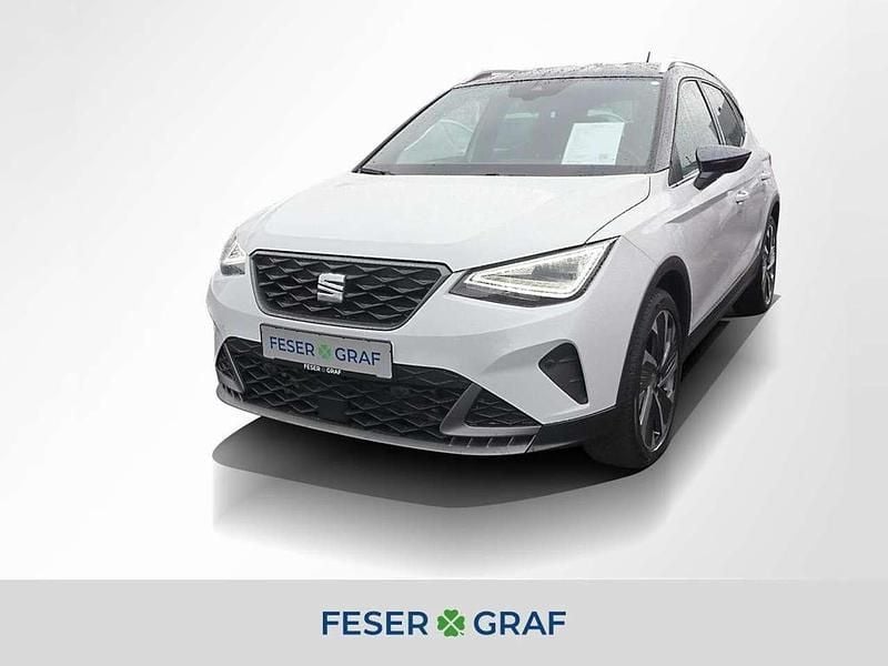 Nevada weiß metallic Gebraucht 2024 Seat Arona FR SUV | 22.950 € (Fairer Preis) - Bild 1/4