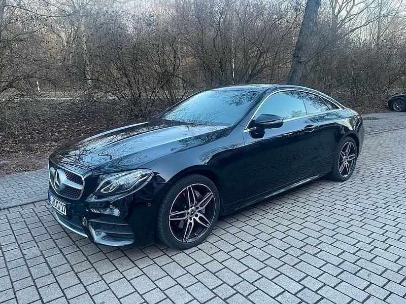 Schwarz Gebraucht 2018 Mercedes E200 AMG Coupé | 31.999 € (Etwas zu teuer) - Bild 1/4