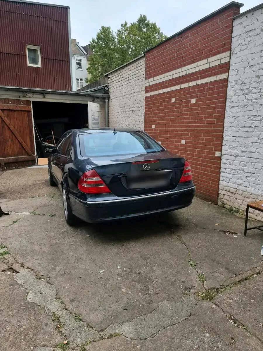Gebraucht Mercedes E240 Avantgarde 177 PS (130 kW) 2002 Schwarz Limousine