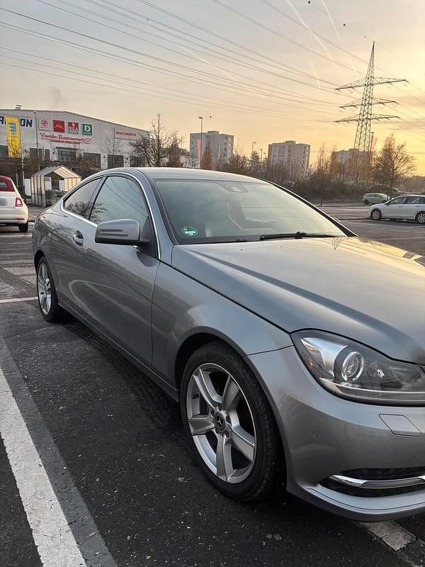 Gebraucht Mercedes C220 175 PS (128 kW) 2015 Grau Coupé