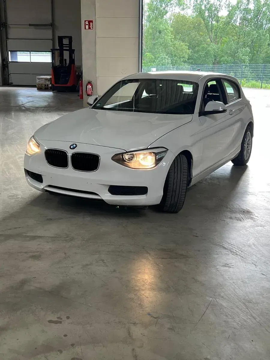 Gebraucht BMW 114 102 PS (75 kW) 2013 Weiß Kleinwagen