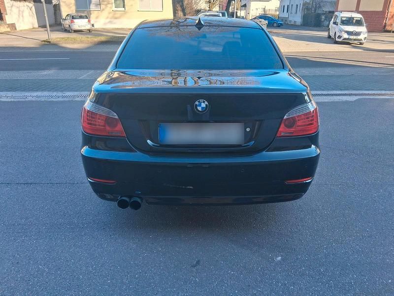 Gebraucht BMW 523 190 PS (139 kW) 2007 Schwarz Limousine