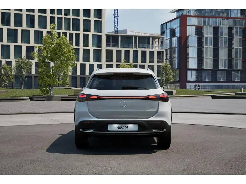 Gebraucht Mercedes EQA300 123 kW (168 PS) 2025 Unilack polarweiß SUV