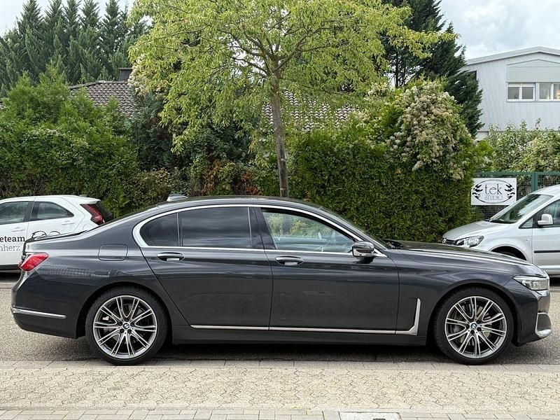 Gebraucht BMW 740 Performance 320 PS (235 kW) 2019 Grau Limousine
