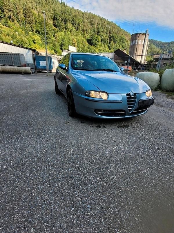 Gebraucht Alfa Romeo 147 120 PS (88 kW) 2004 Blau Kleinwagen