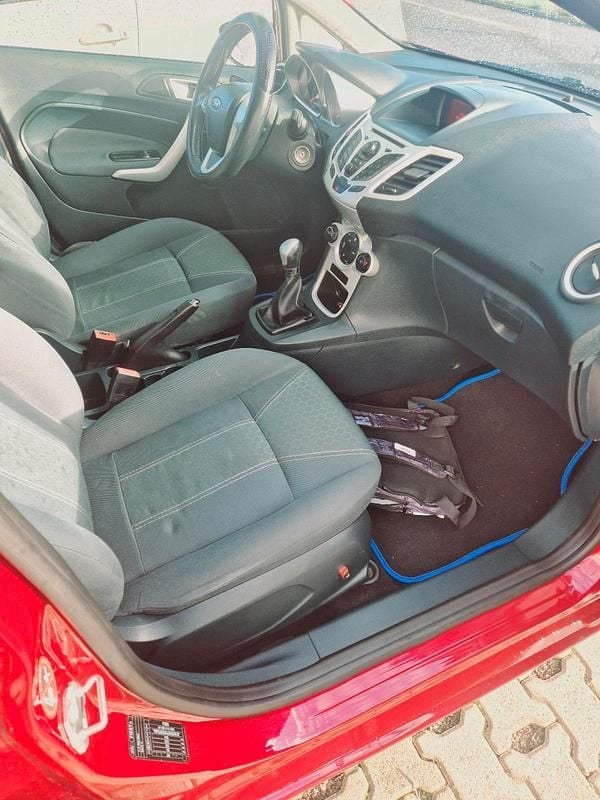 Rot Gebraucht 2012 Ford Fiesta Kleinwagen | 4.000 € (Fairer Preis) - Bild 1/4