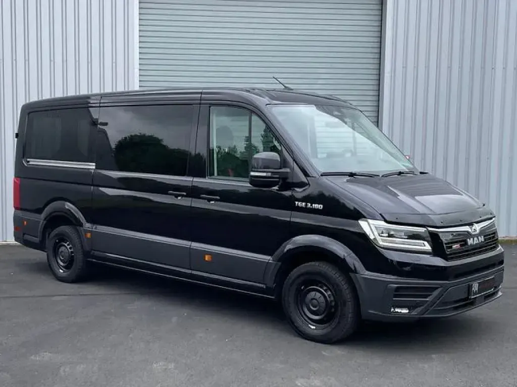 Używany MAN TGE 177 KM (130 kW) 2025 Czarny Van