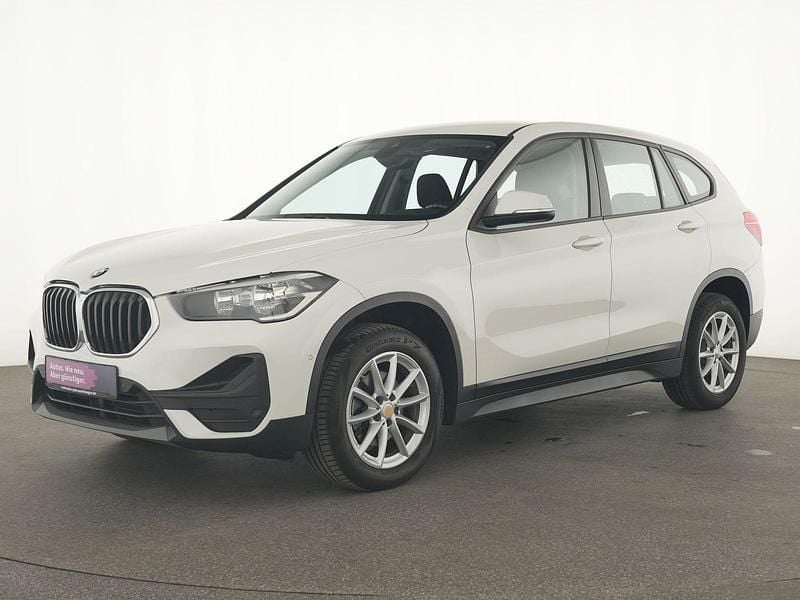 Alpinweiss Gebraucht 2022 BMW X1 Advantage SUV | 23.452 € (Guter Preis) - Bild 1/4