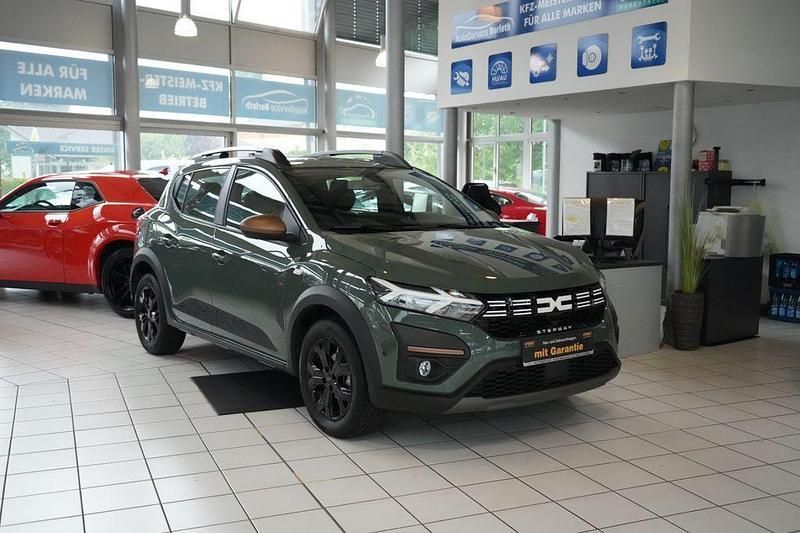 Grün Gebraucht 2024 Dacia Sandero Extreme Kleinwagen | 17.500 € (Guter Preis) - Bild 1/4