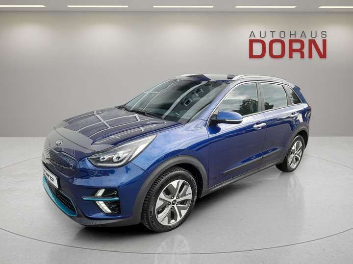 Yachtblau Gebraucht 2021 Kia e-Niro 3 SUV | 26.990 € (Etwas zu teuer) - Bild 1/4