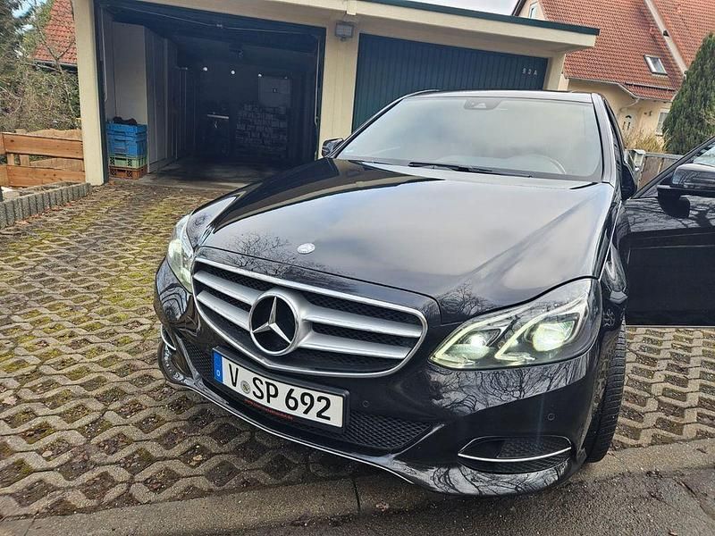 Gebraucht Mercedes E220 Avantgarde 170 PS (125 kW) 2016 Schwarz Limousine