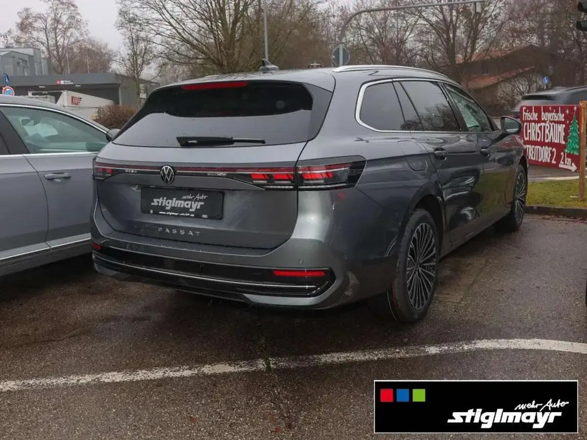 Gebraucht VW Passat Elegance 150 PS (110 kW) 2026 Diabasgrau metallic Kombi