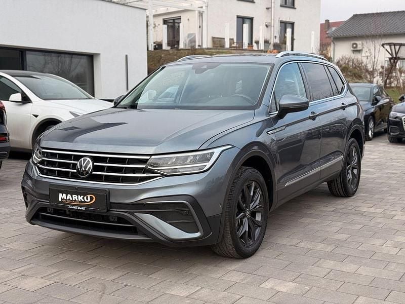 Grau Gebraucht 2022 VW Tiguan Allspace Life SUV | 23.450 € (Fairer Preis) - Bild 1/4