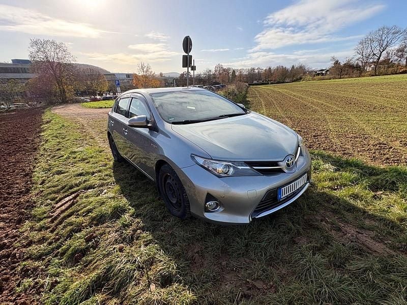 Gebraucht Toyota Auris Hybrid 99 PS (72 kW) 2013 Silber Kleinwagen