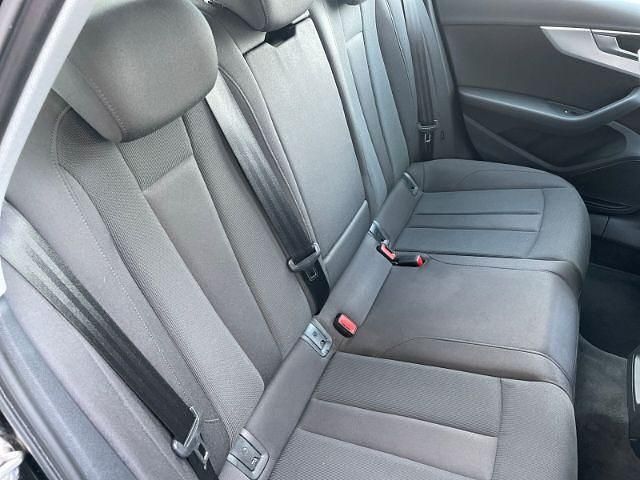 Gebraucht Audi A4 Sport 150 PS (110 kW) 2019 Mythosschwarz metallic Kombi